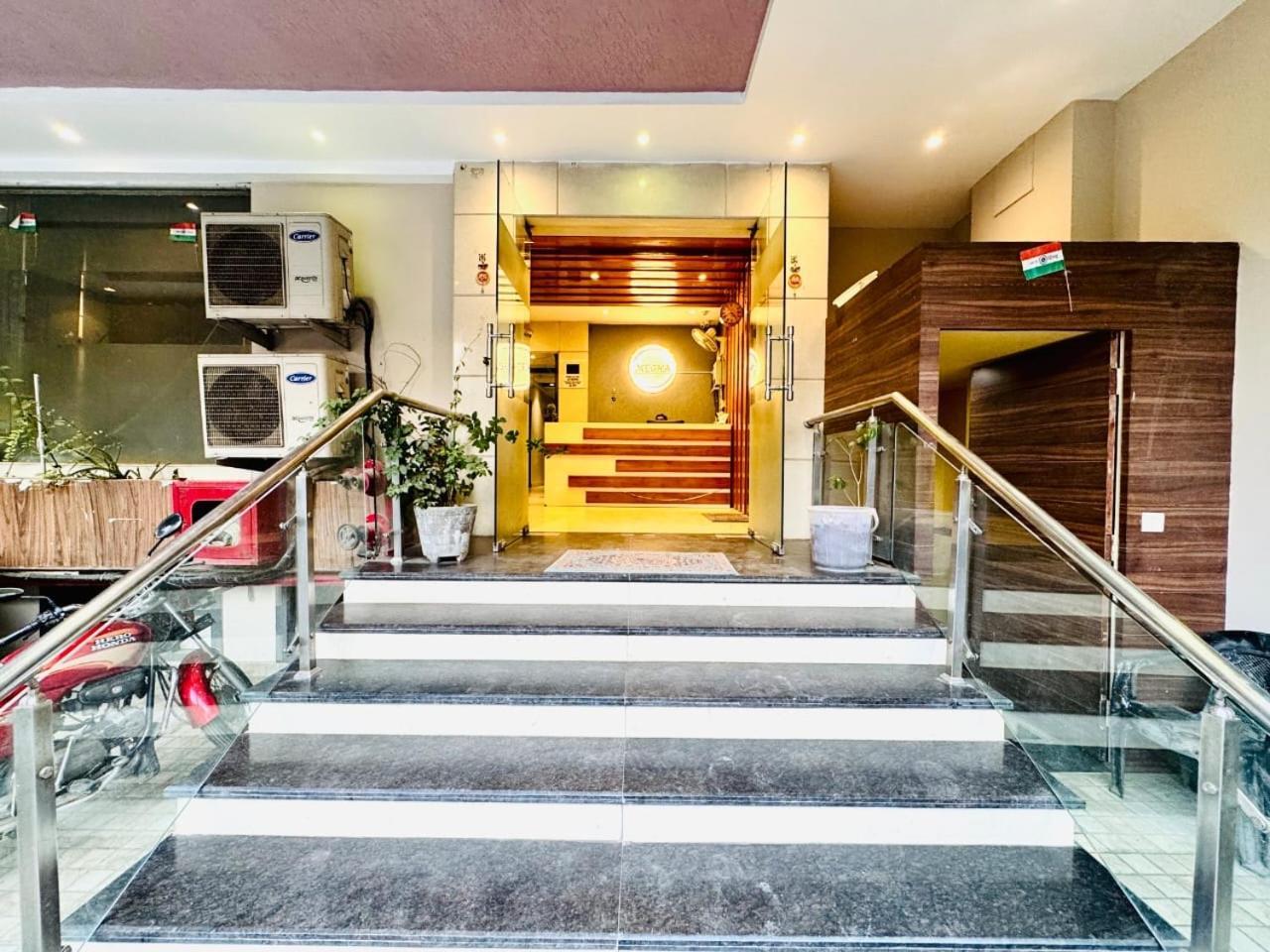 Hotel Megha Inn Lucknow Esterno foto