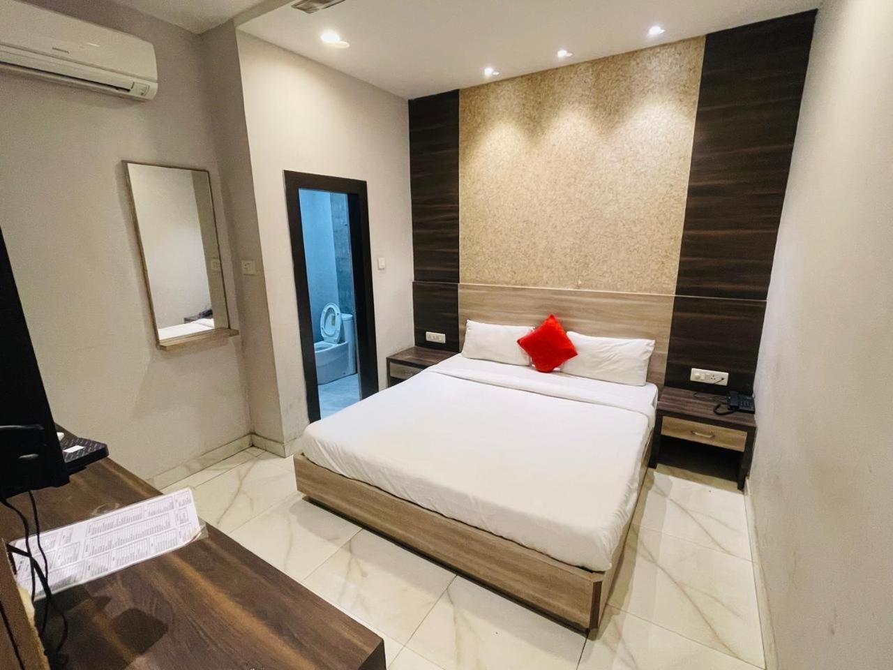 Hotel Megha Inn Lucknow Esterno foto