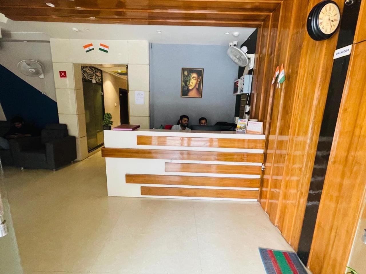 Hotel Megha Inn Lucknow Esterno foto