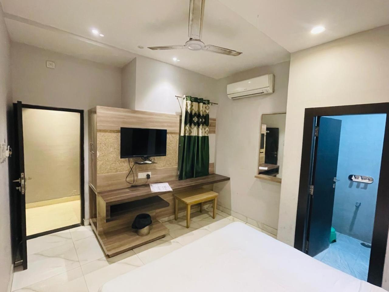 Hotel Megha Inn Lucknow Esterno foto
