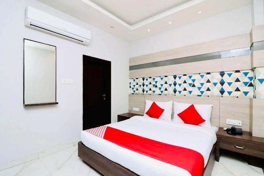 Hotel Megha Inn Lucknow Esterno foto