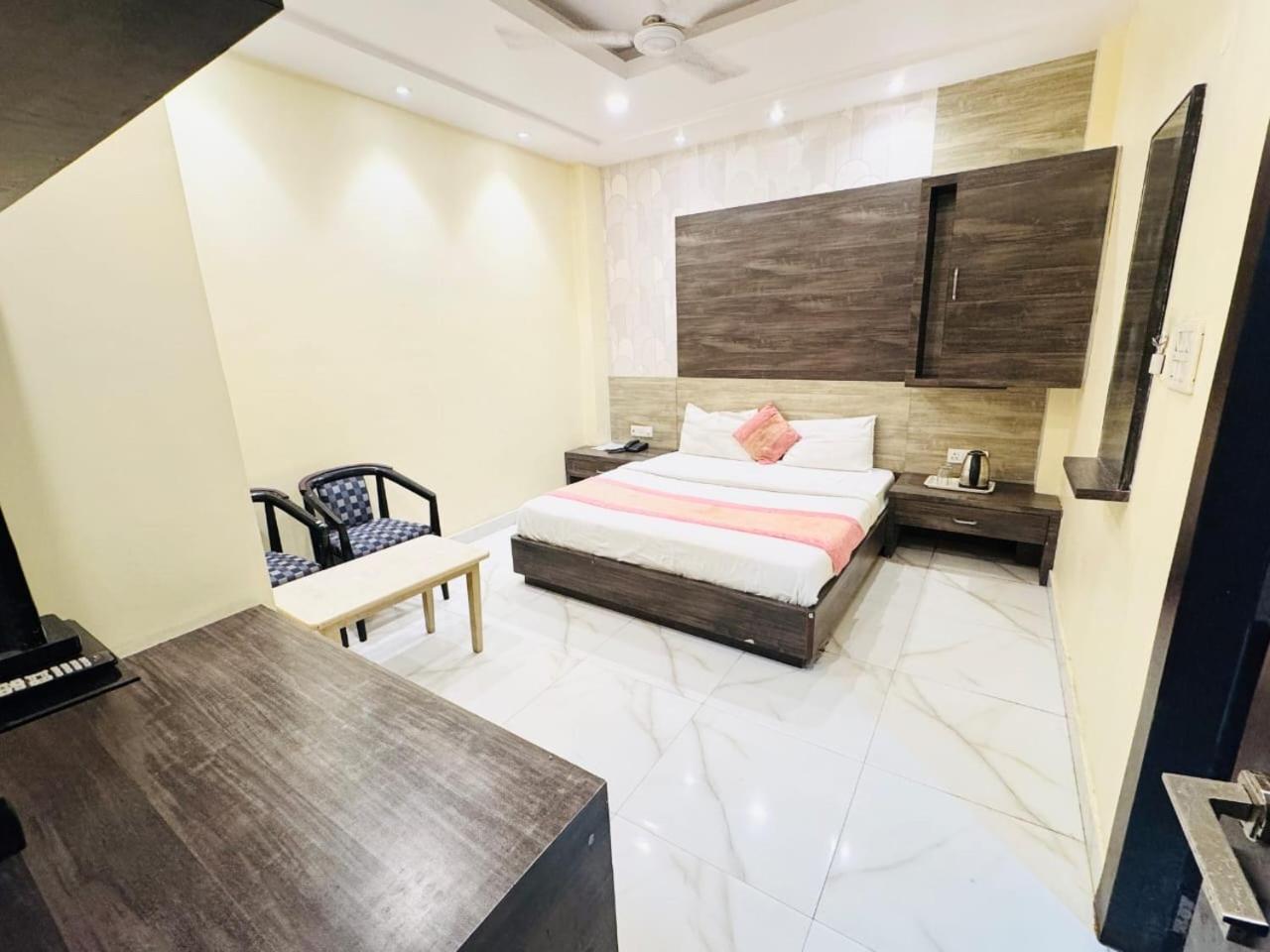 Hotel Megha Inn Lucknow Esterno foto