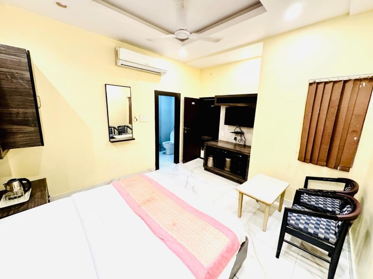 Hotel Megha Inn Lucknow Esterno foto